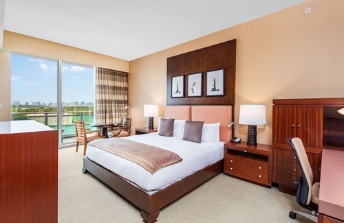 Bal Harbour Condo | The Ritz-Carlton: Bayview Beachfront Condo with Pool & Direct Beach Access