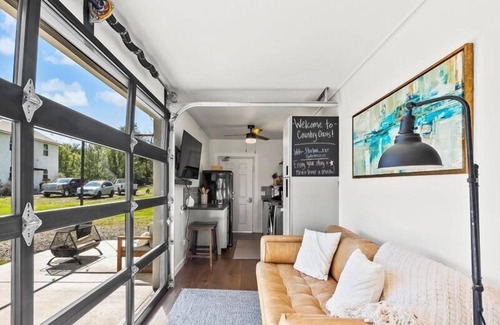 Yakima House | The River Box - Luxury Container Home w/ views + Hot Tub