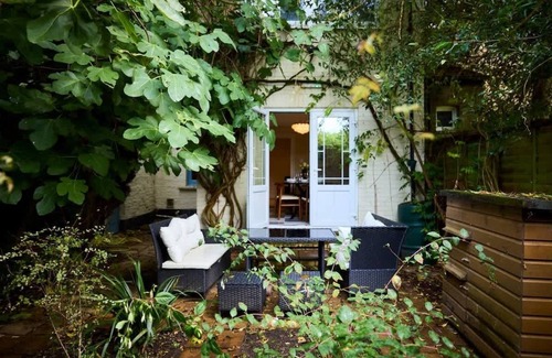 Arbury House | The River Cam Hideaway - Fabulous 6 Bdr House