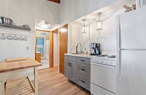 Old Evergreen Highway House | The Riverfront Retreat-Woods Landing