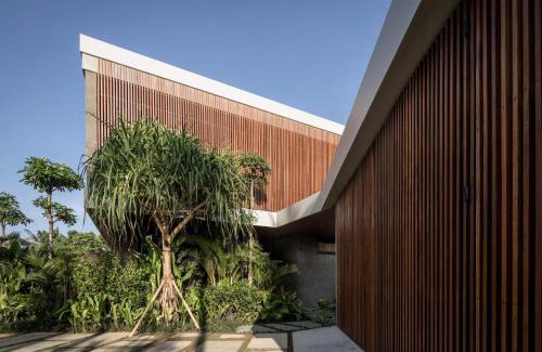 Pererenan Villa | The Riverhouse