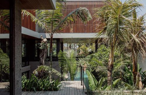 Pererenan Villa | The Riverhouse