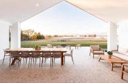 Burradoo House | The Riverside House