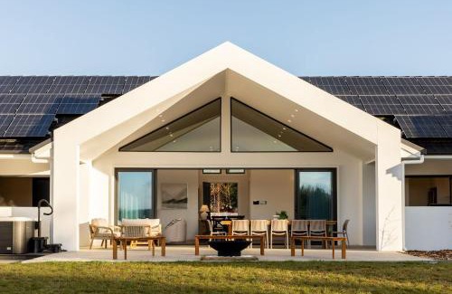 Burradoo House | The Riverside House