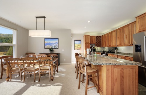 Old Town Condo | The Riverside Sanctuary: Cozy Old Town Escape
