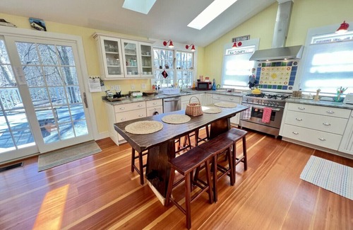 West Arlington House | The Riverside Treehouse