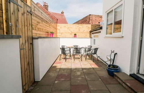 Muston Cottage | THE ROBINS, pet friendly, country holiday cottage in Filey