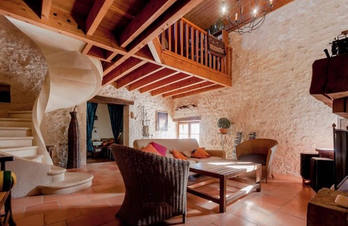 Montcaret House | The Roc de l'Espérit, entrance gate to Périgord