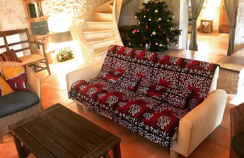 Montcaret House | The Roc de l'Espérit, entrance gate to Périgord