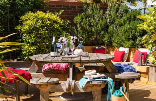 Camber Cottage | The Rock - a cottage that sleeps 6 guests in 3 bedrooms