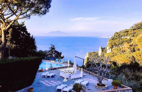 Tiberio Villa | The Rock on the sea