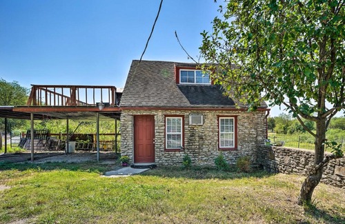 Tower Heights House | The Rockhouse Cottage with Deck on Tulsa Farm!