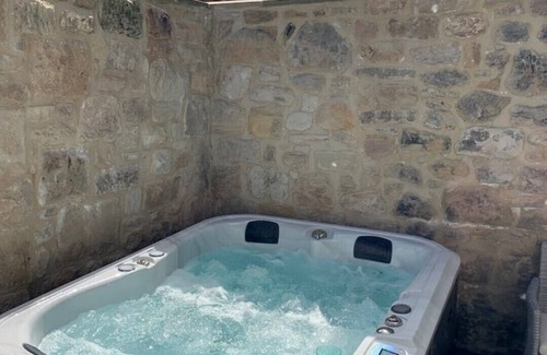 Woodhorn Cottage | The Rockpool - Private HOT TUB + Sea Views