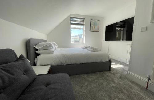 Newquay City Centre Apartment | The Rocks - Sun Decked Duplex & Cliff Side Jewel