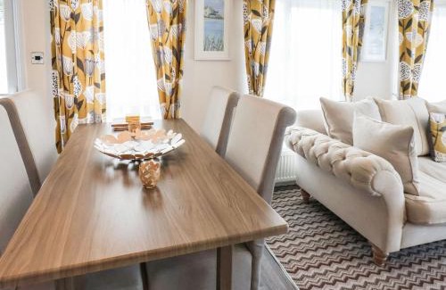 Cayton Bay House | The Rodley Pines