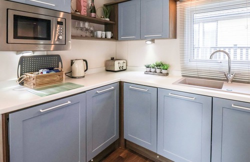 Cayton Bay Cottage | THE RODLEY PINES, pet friendly, country holiday cottage in Cayton