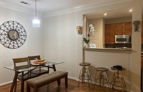 Landmark Condo | The Room at Eisenhower w/ parking. Walk to Blue & Yellow line Metro!