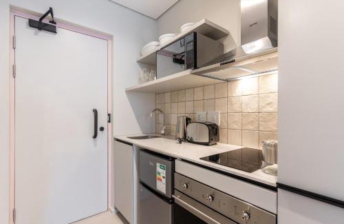 Bo'Kaap Apartment | The Rose 206 - Modern Studio Apartment with Pool