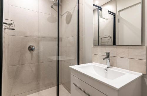 Bo'Kaap Apartment | The Rose 206 - Modern Studio Apartment with Pool