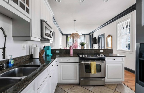 Cannonborough Elliotborough Apartment | The Rose Charleston | Perfect for Large Groups