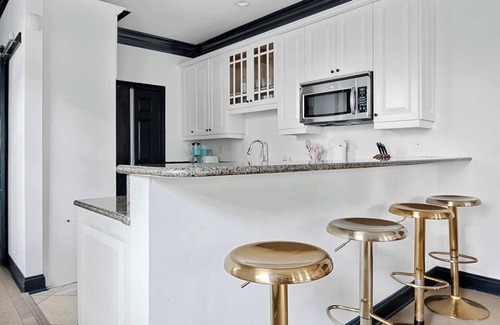 Cannonborough Elliotborough Apartment | The Rose Charleston | Perfect for Large Groups
