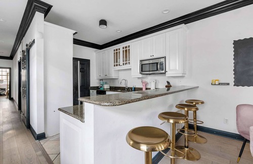 Cannonborough Elliotborough Apartment | The Rose Charleston | Perfect for Large Groups