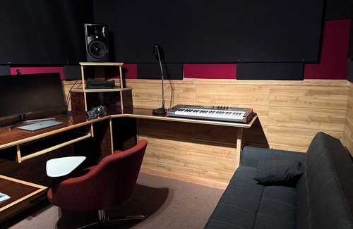 Newark Apartment | The Rose MusicRecording Home