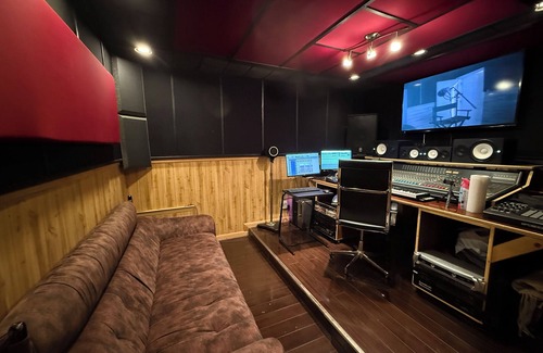 Newark Apartment | The Rose MusicRecording Home