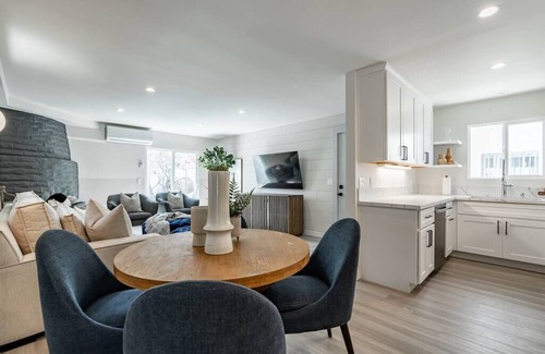 Beach Barber Tract Condo | The Rosemont - A La Jolla Gem Just 2 Minutes Walk to Beach