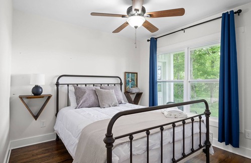 Clarksville House | The Rossview House Sleeps 7