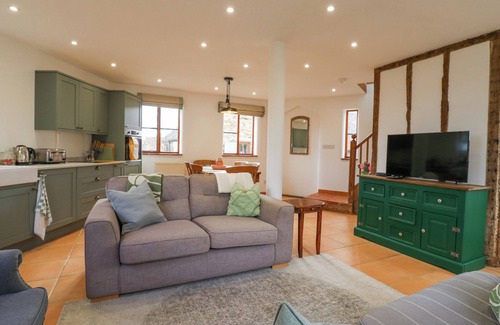 Middleton Cheney Cottage | THE ROUND HOUSE, family friendly, with a garden in Chacombe