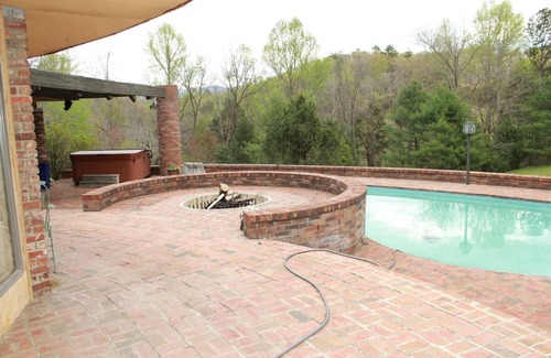 Townsend House | The Round House - Smoky Mountain Vacation on your own private Retreat!
