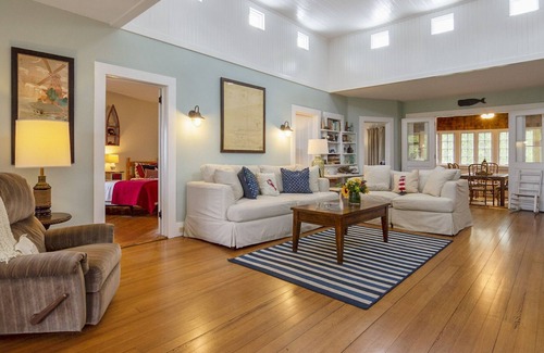 Jamestown House | The Round House - Waterfront Home in the Dumplings