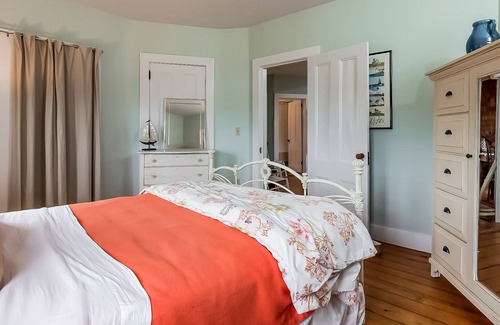Jamestown House | The Round House - Waterfront Home in the Dumplings