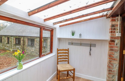Brazzacott Cottage | THE ROUNDHOUSE, pet friendly, with open fire in Warbstow,