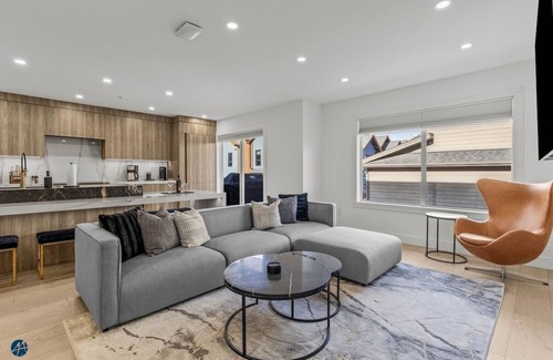 Dead Man's Flats Condo | The Royal -3 BR/2 Bath Luxurious Penthouse