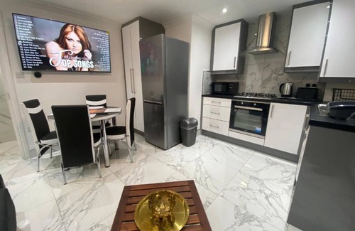 Townfield Apartment | THE ROYAL BOUTIQUE PICCADILLY LODGE by LONDON HEATHROW SLEEP 6