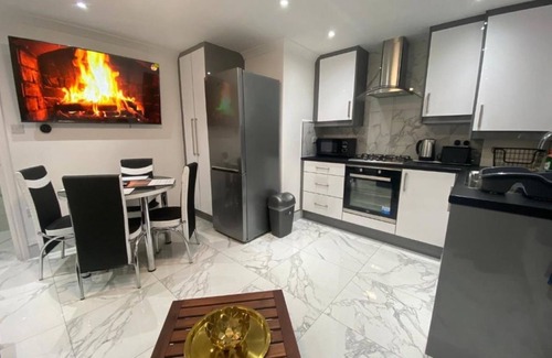 Townfield Apartment | THE ROYAL BOUTIQUE PICCADILLY LODGE by LONDON HEATHROW SLEEP 6