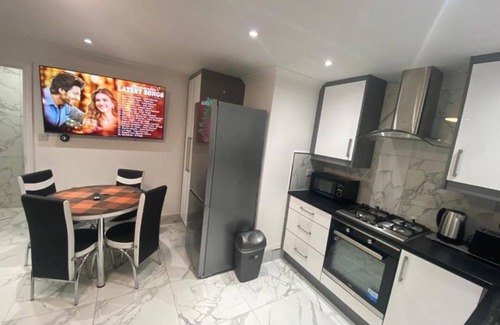 Townfield Apartment | THE ROYAL BOUTIQUE PICCADILLY LODGE by LONDON HEATHROW SLEEP 6