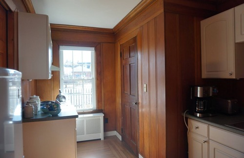 Edgewood Apartment | The Royal Oak of Rhode Island