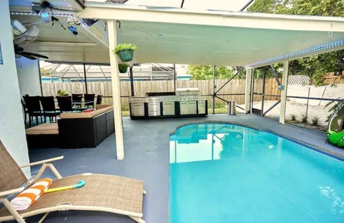 Lake Worth Corridor House | The Royal Oasis heated pool