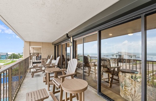 Rockport House | The Royal Reef - Laguna Reef 405: Spacious 2BR Bayfront Condo
