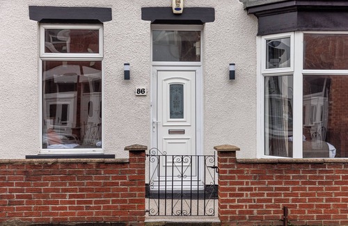 Sunderland House | The Royal Residence - Sorley Steet, 2 minutes to Royal Sunderland Hospital