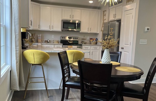 Ranlo House | The Royal Suites.Family Friendly-Close to CLT Airport. Beautiful and peaceful.
