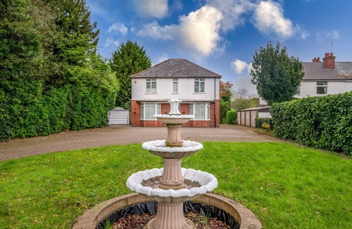 Worcester House | The Royal Worcester- 5 Bedrooms, Upto 10 Guests , Private Gated Parking.