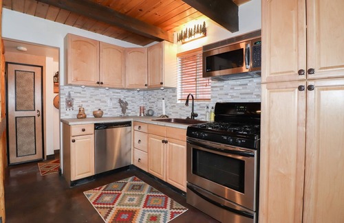 Fox Farm Cabin | The Rusthy Bear by Destination Big Bear : Luxury! Internet! Great Central Location! Propane BBQ!