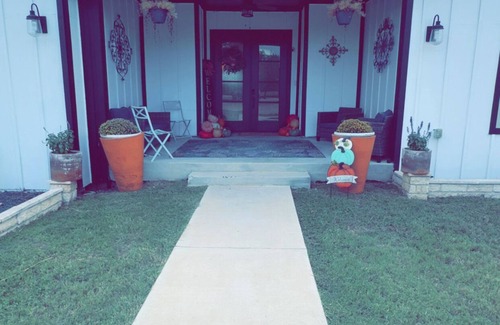 Waxahachie Apartment | The Rustic Belle – Country-Chic Whole-House Escape Near Dallas WAXAHACHIE,TX