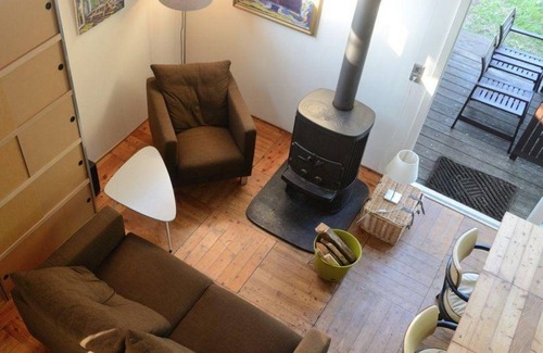 Egmond aan den Hoef Apartment | The rustic holiday home with sleeping loft is located in the immediate vicinity of the dune reserve North Holland in Egmond Binnen.