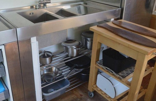 Egmond aan den Hoef Apartment | The rustic holiday home with sleeping loft is located in the immediate vicinity of the dune reserve North Holland in Egmond Binnen.