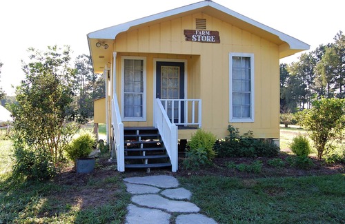 Opelousas Apartment | The Rustic Retreat Studio